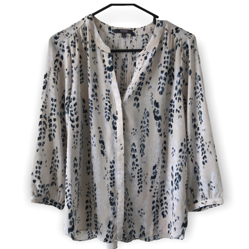 NYDJ cream and blue button down blouse pleated crepe 3/4 sleeve